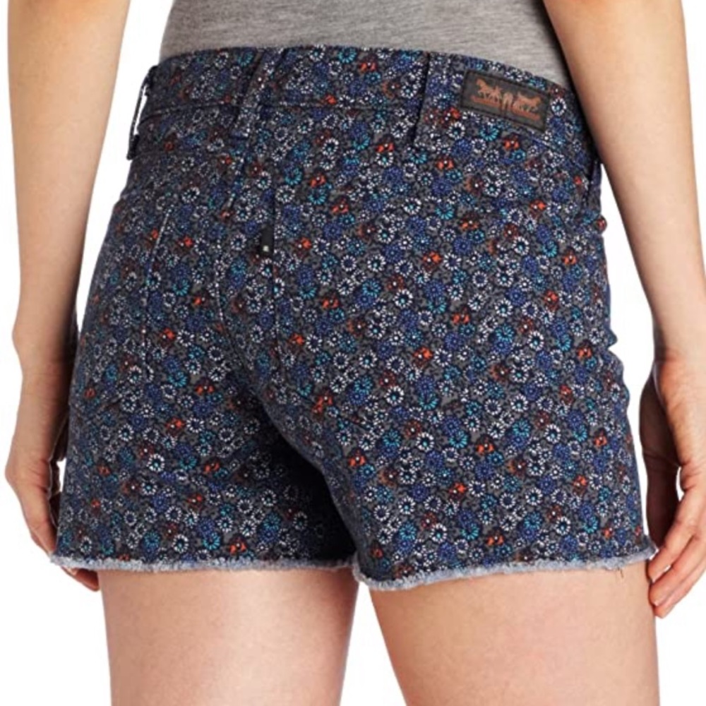 Levi’s shorts floral print size 16 women’s curvy NWT ditsy blue flowers denim